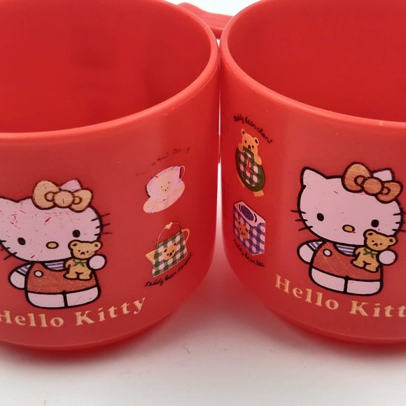 Vintage 94 96 Hello Kitty Sanrio Set 2 Red Pink Plastic Plates 2 Red Cups 1 Fork - Picture 11 of 12